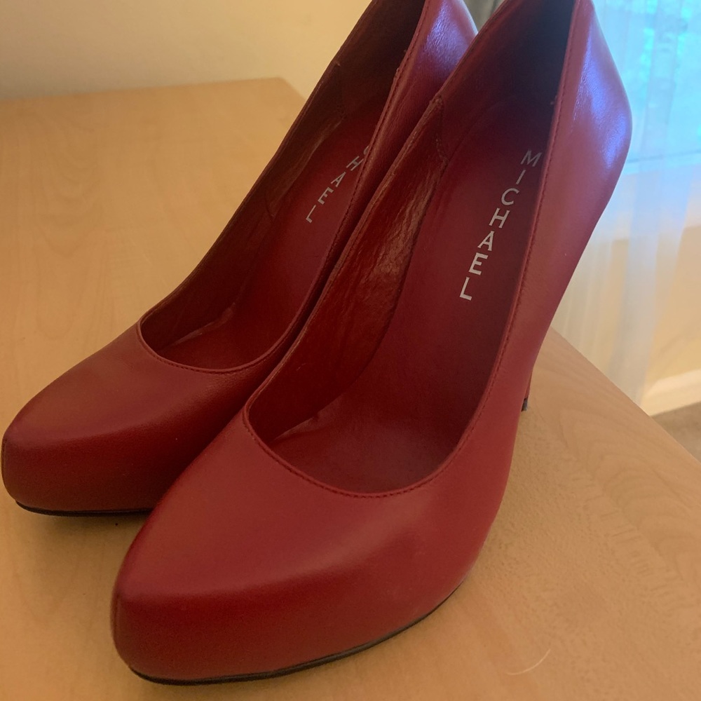 Michael Red hot pumps